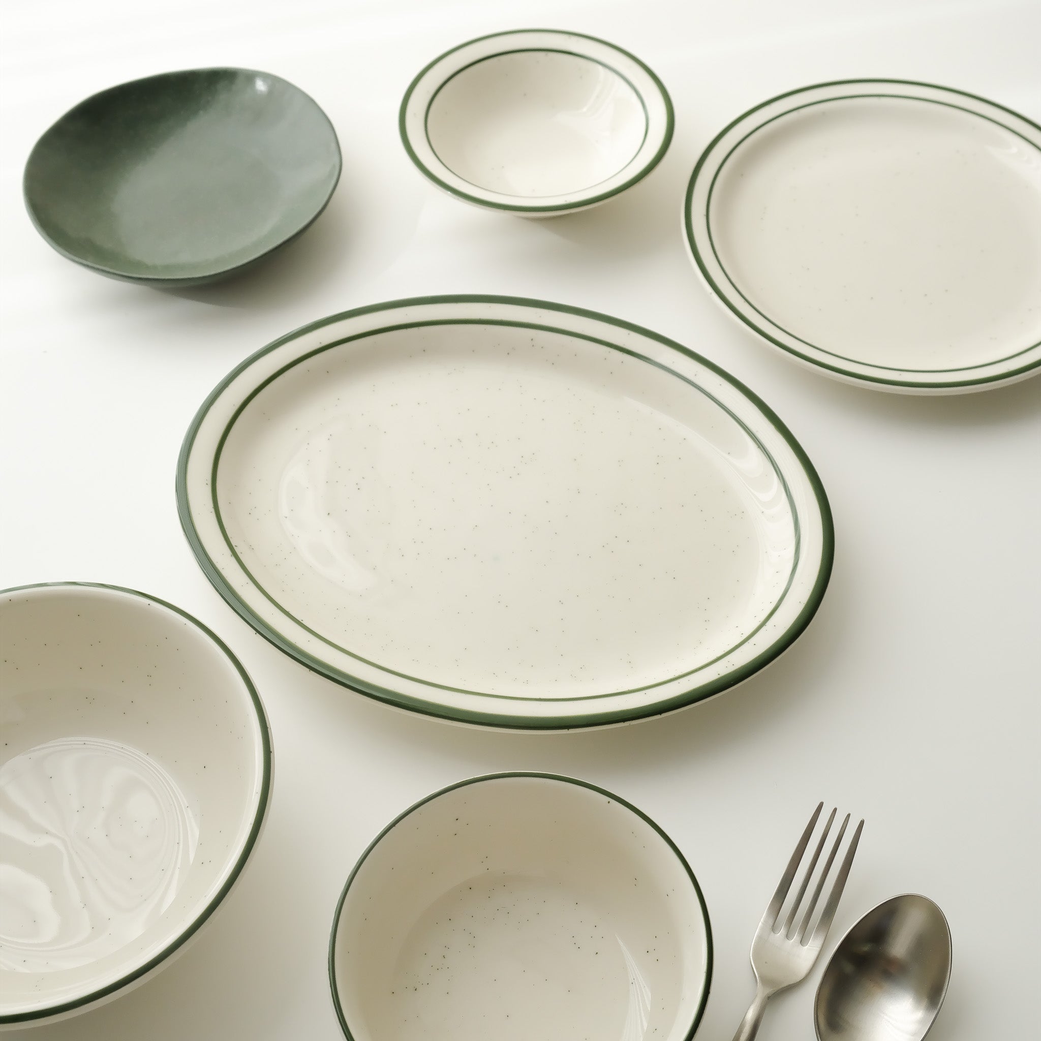 TUXTON Emerald Oval Plate