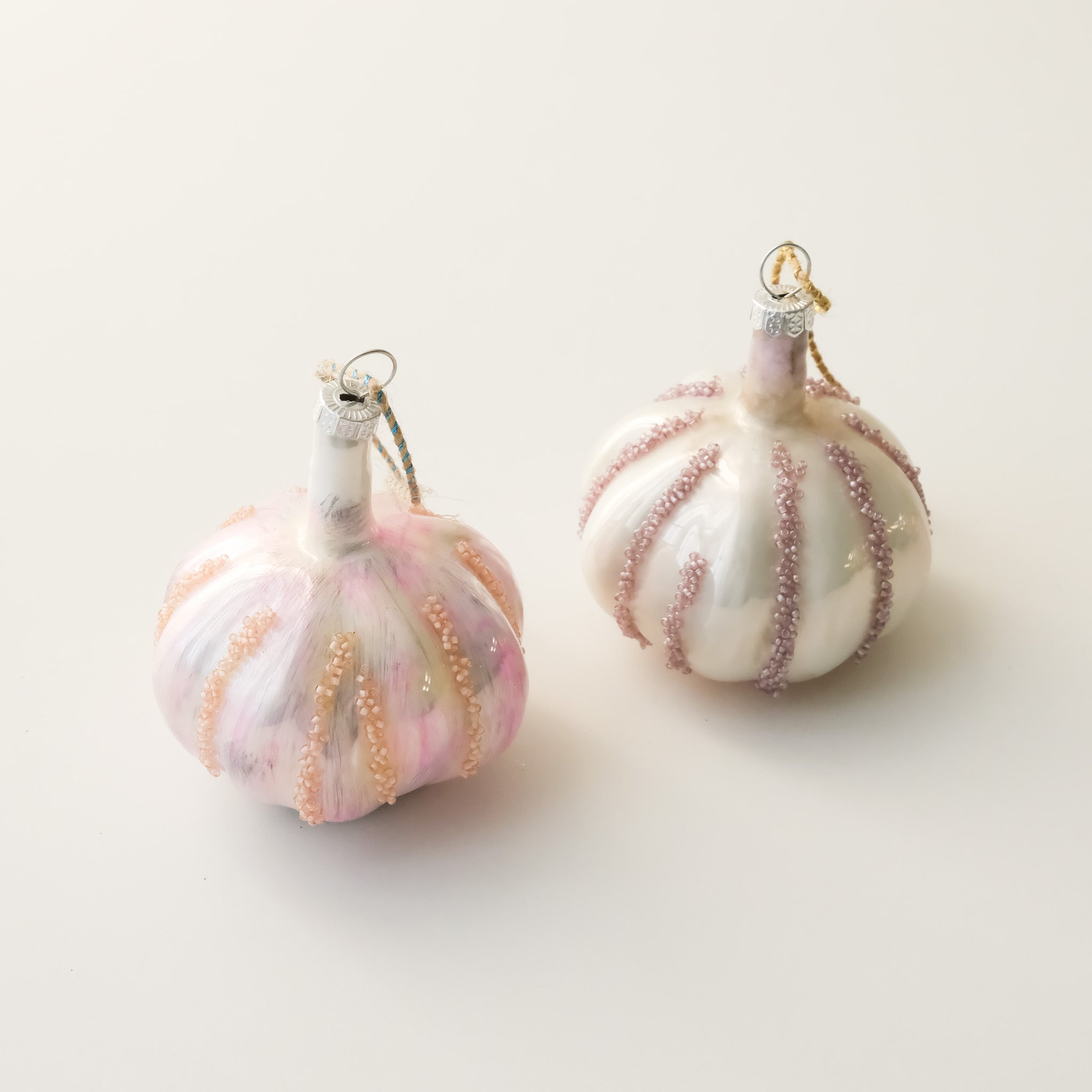 Vintage Heirloom Ornament - Garlic (2 colors)