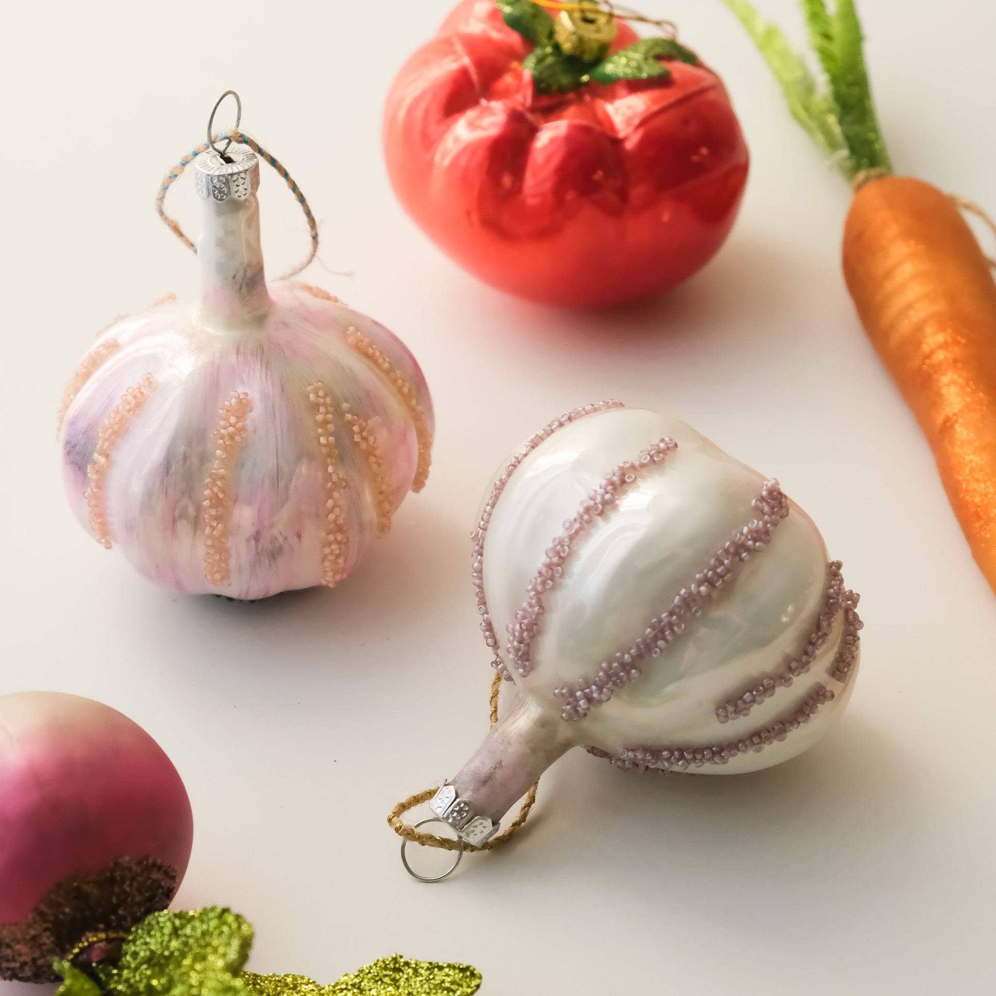 Vintage Heirloom Ornament - Garlic (2 colors)