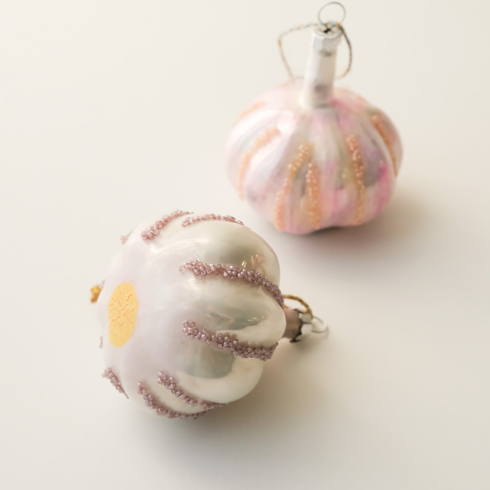 Vintage Heirloom Ornament - Garlic (2 colors)