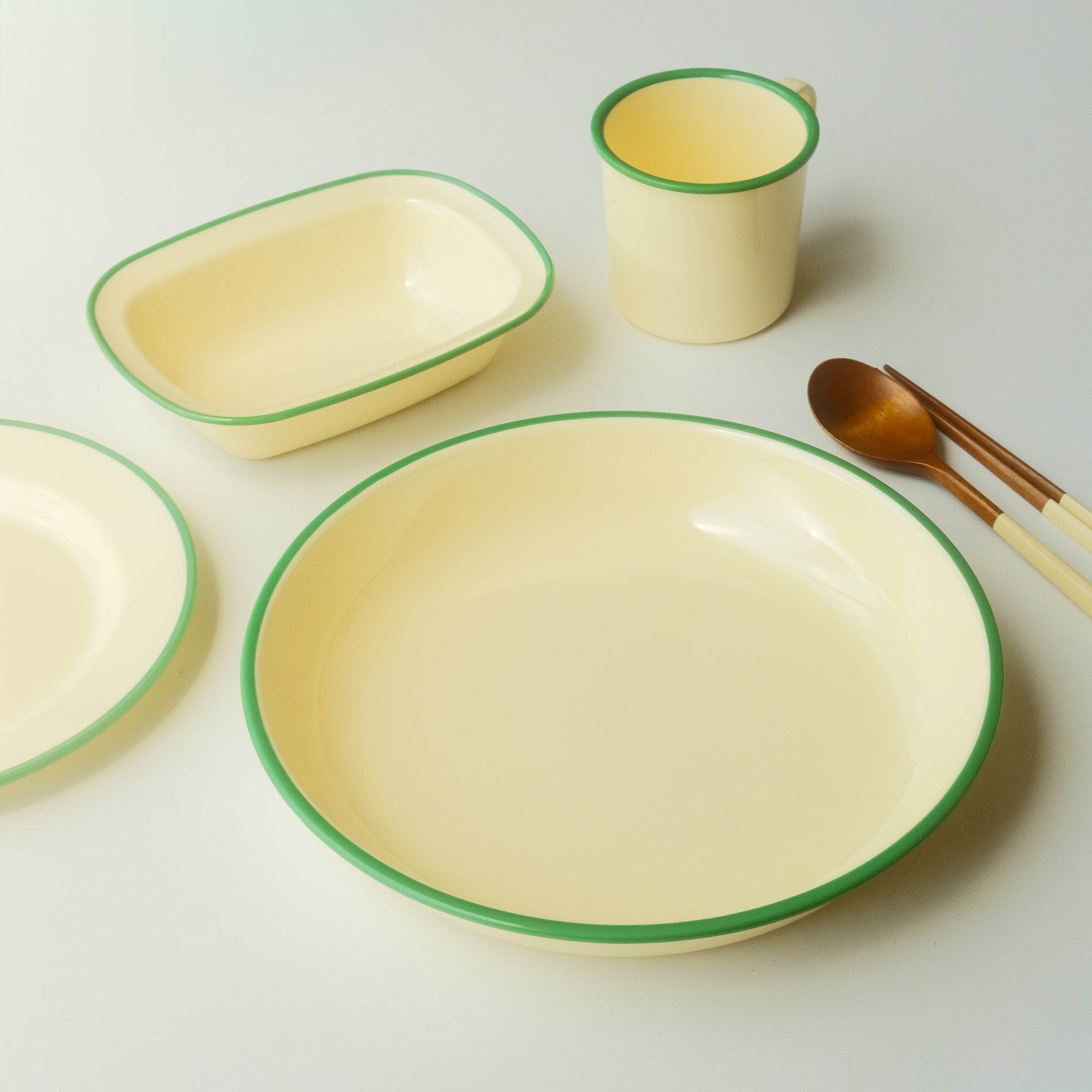 Awaken Melamine Avocado Rim - Deep Plate
