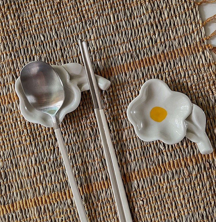 Epok Daisy Spoon and Chopstick Rest