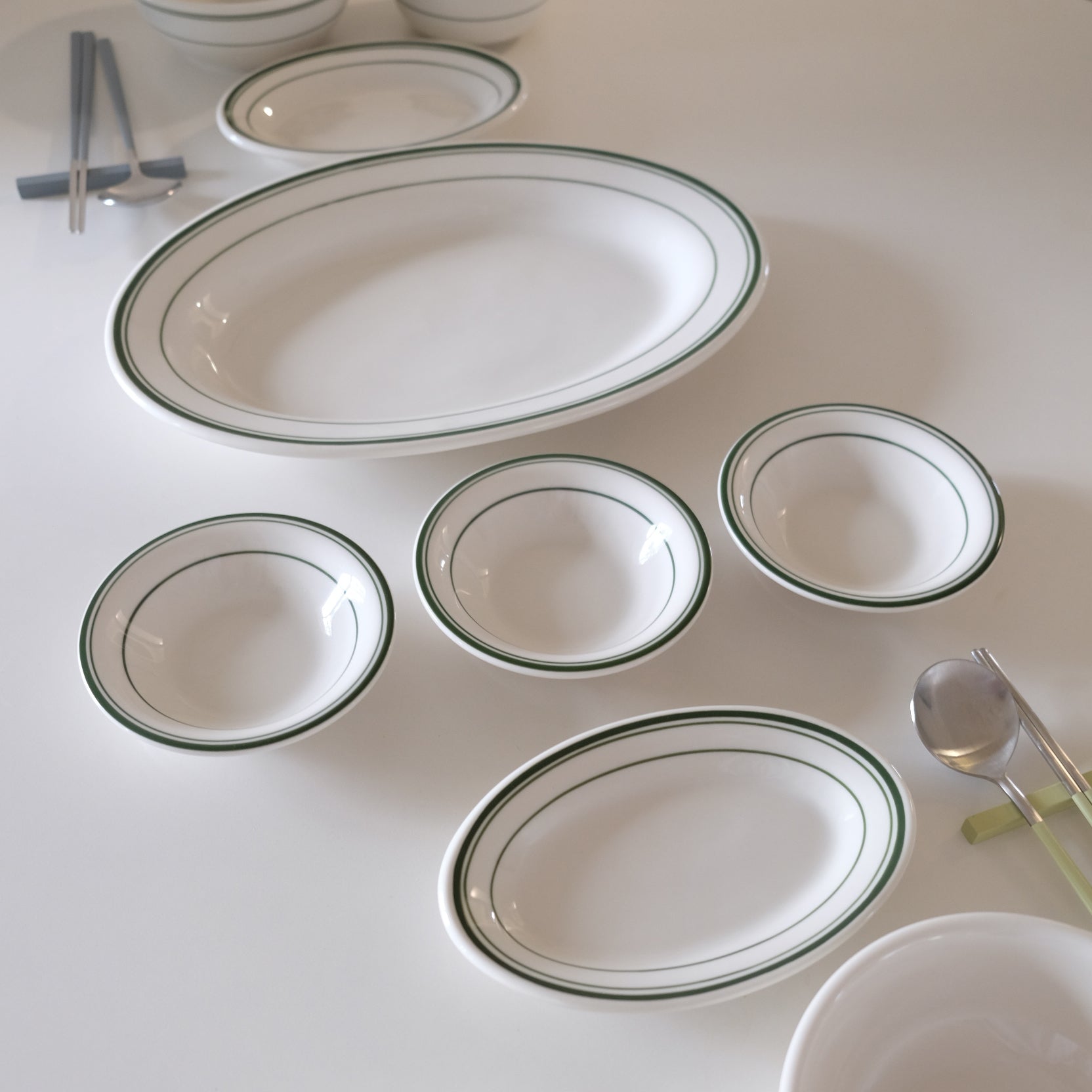TUXTON Green Bay Family Style Set