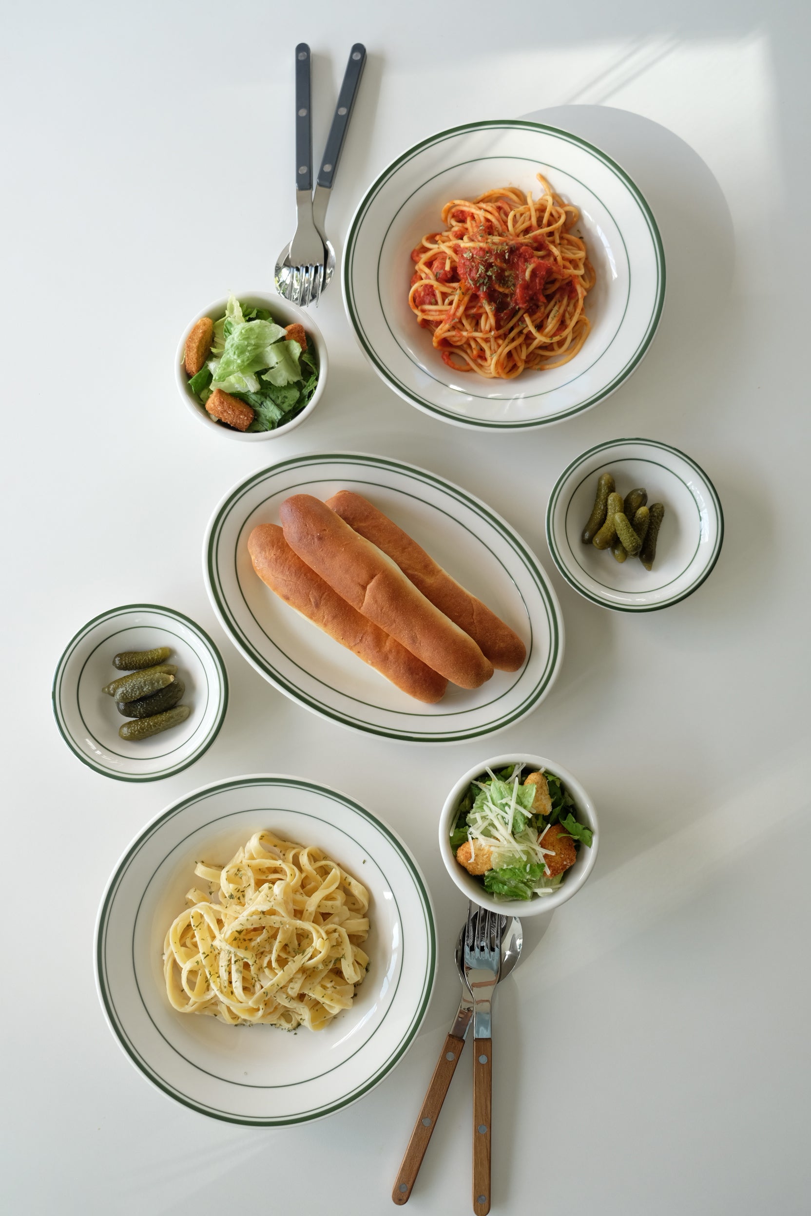 TUXTON Green Bay Pasta Set