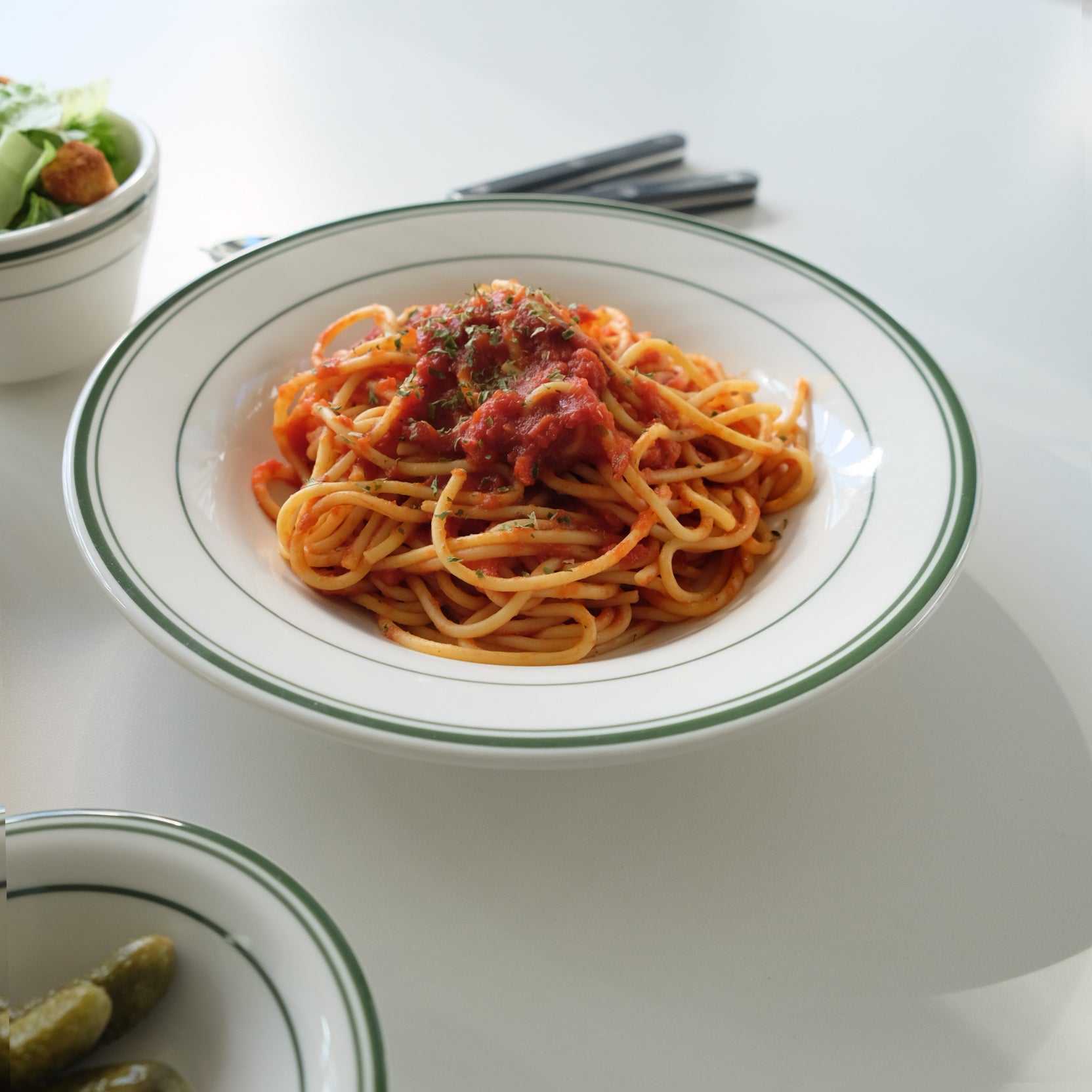 TUXTON Green Bay Pasta Set