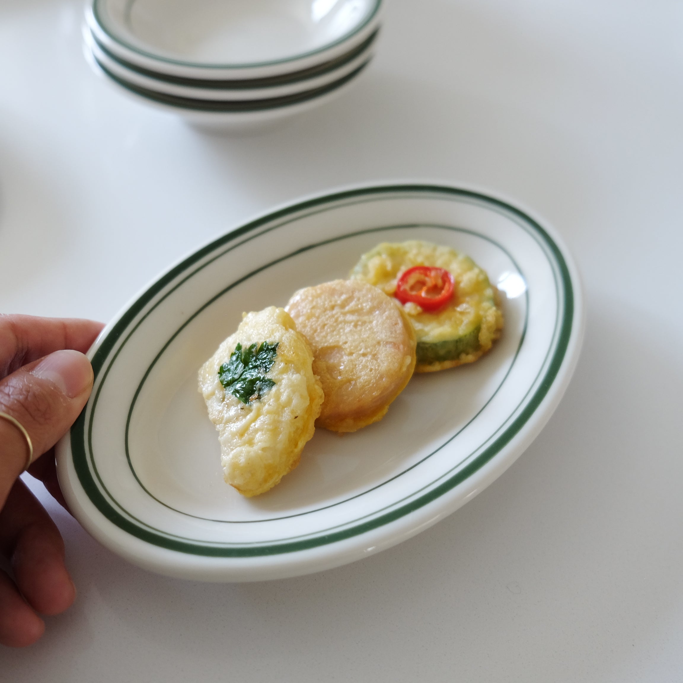 TUXTON Green Bay Family Style Set