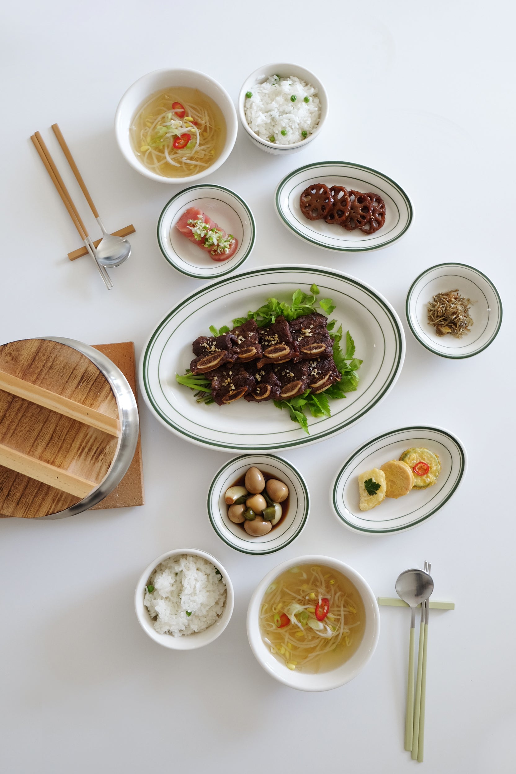 TUXTON Green Bay Family Style Set