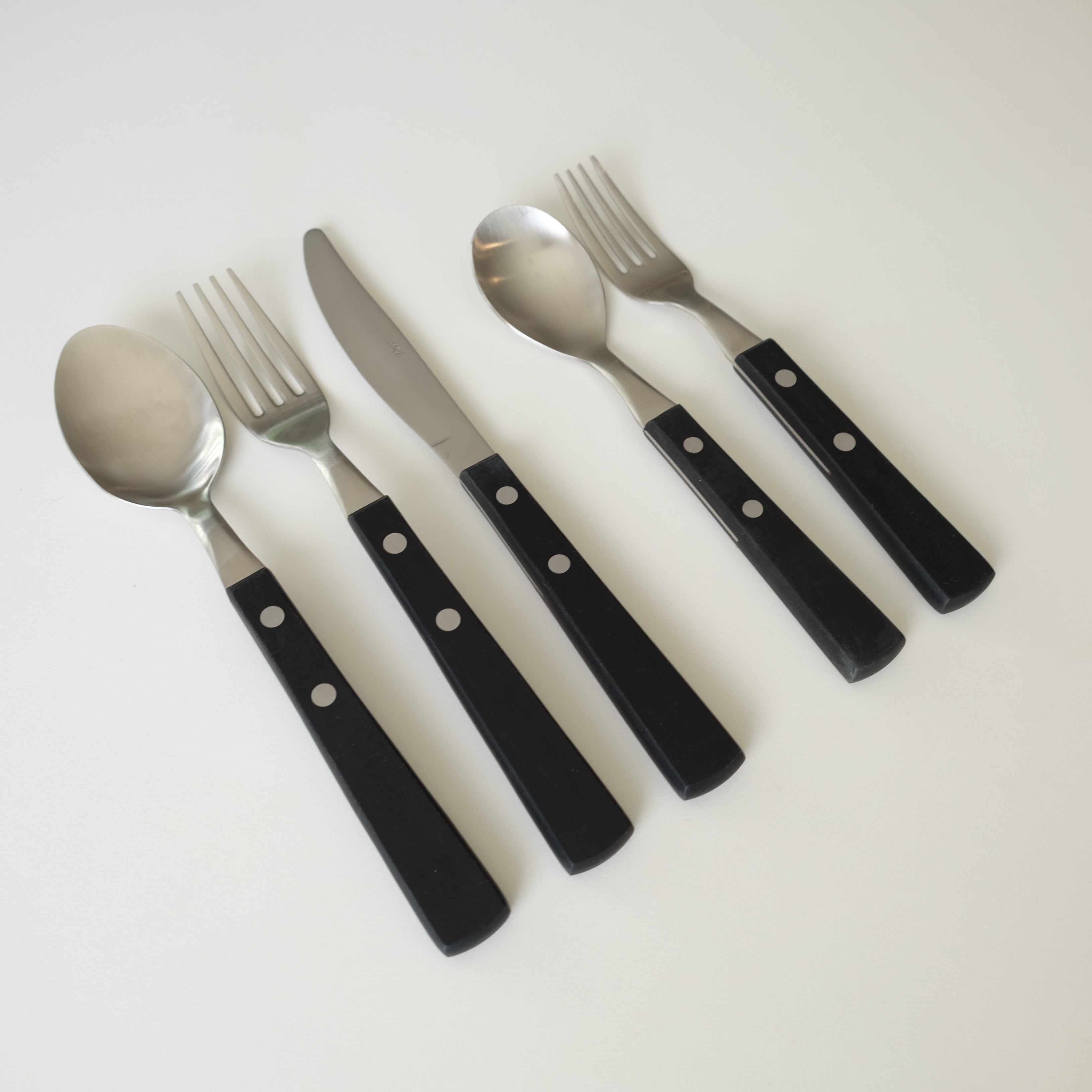 Simple Cutlery (4 Colors)