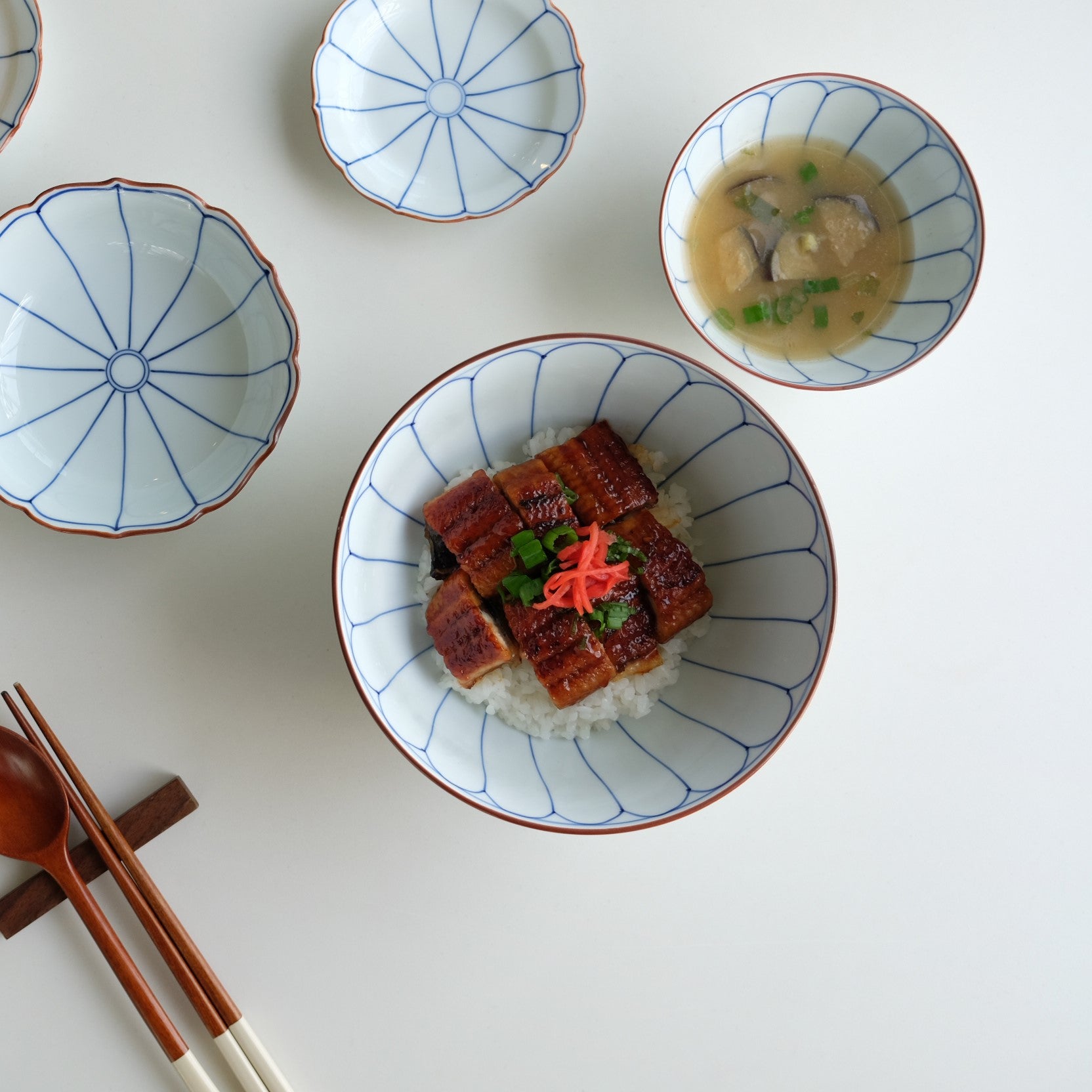 Shobido Honten - Chrysanthemum Bowl (2 sizes)