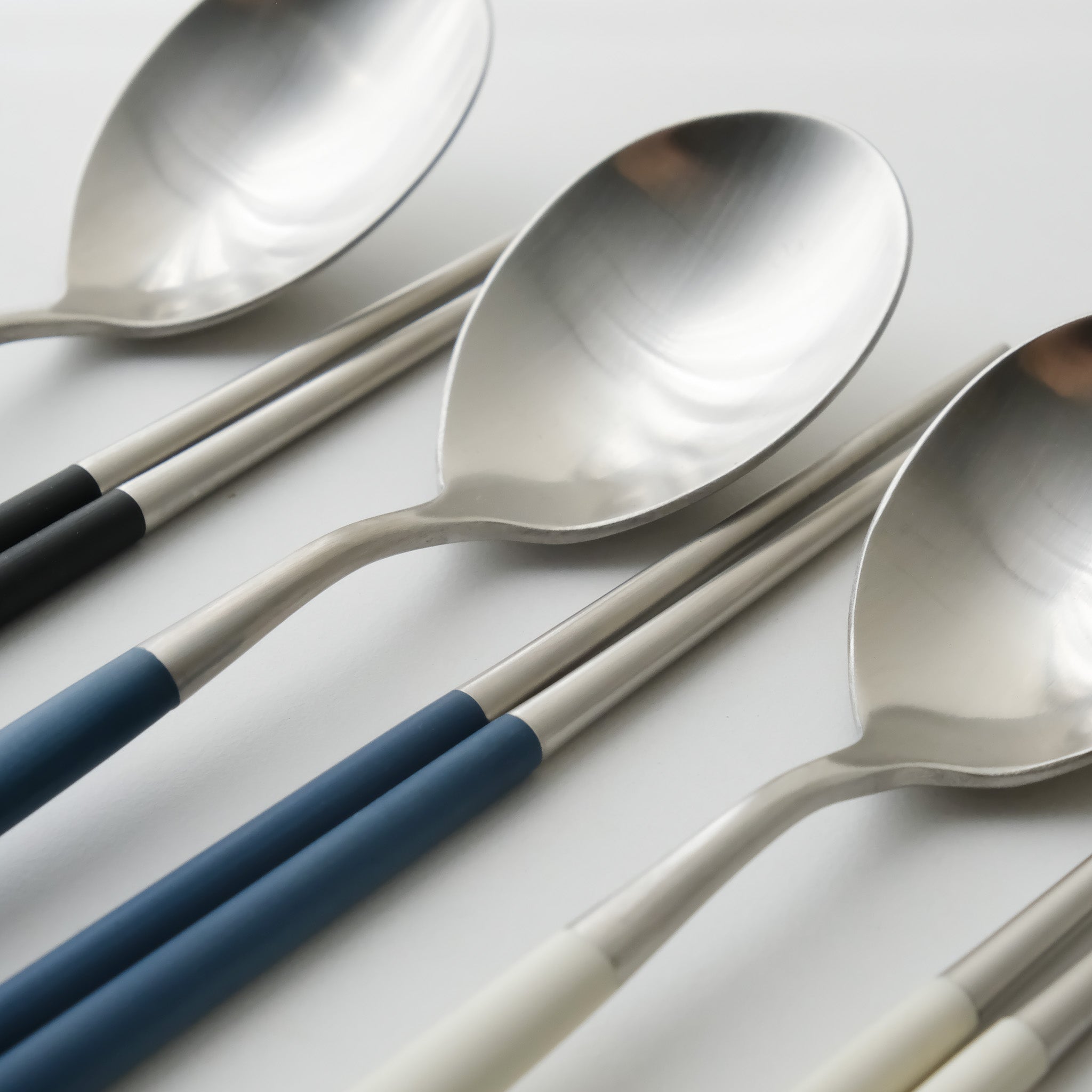 Solid Roma Spoon and Chopsticks Set