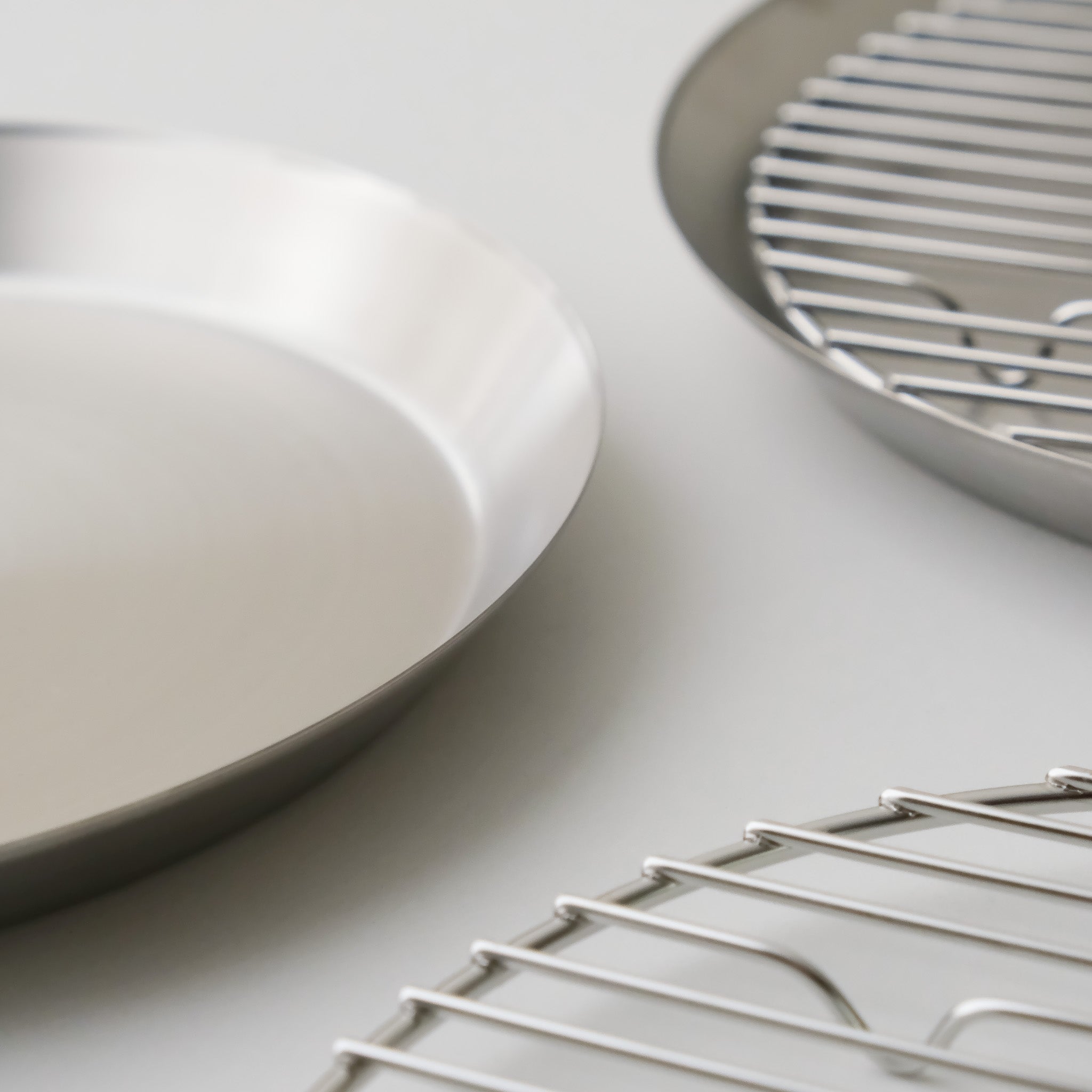 Stainless Steel Round Plate and Rack Set (2 sizes)