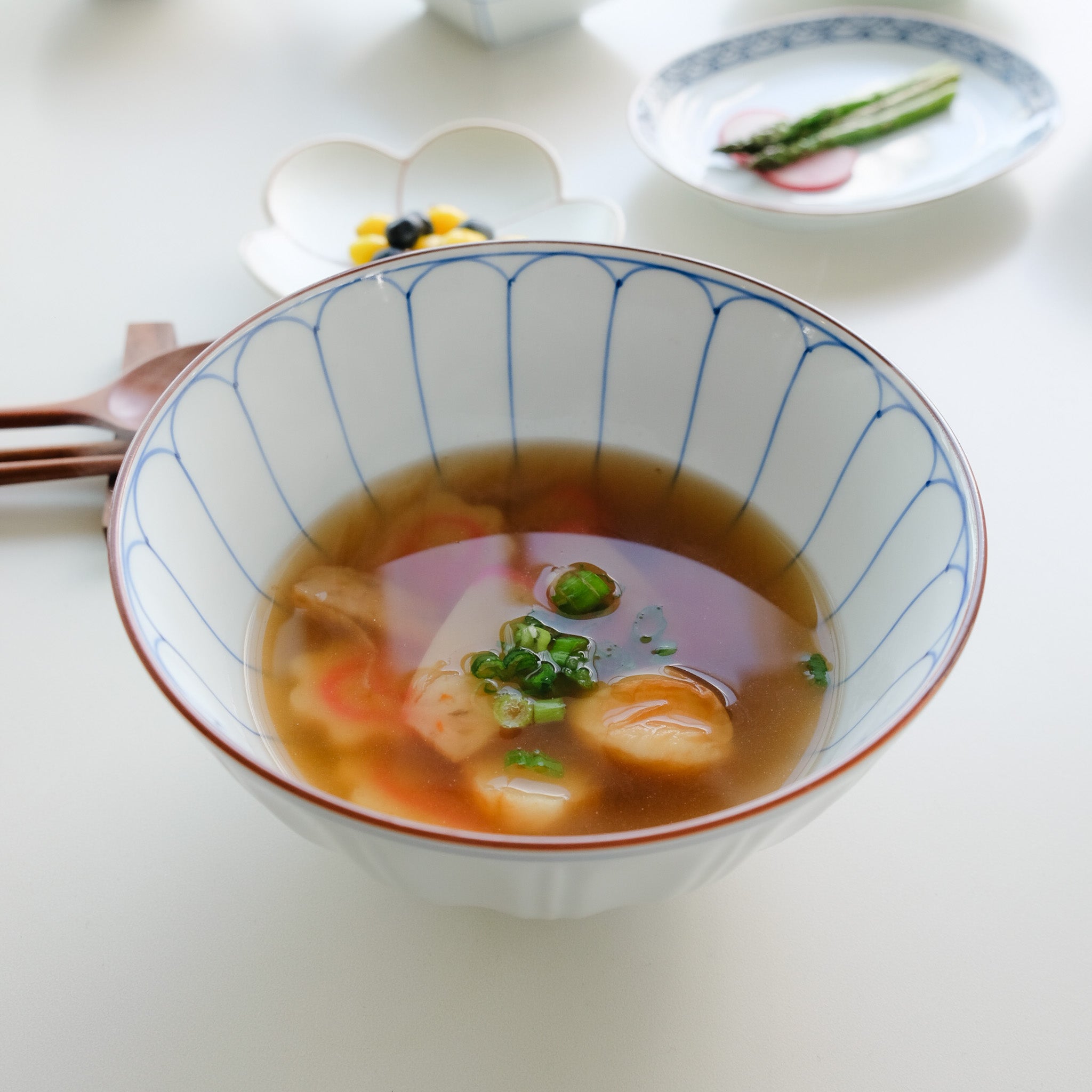 Shobido Honten - Chrysanthemum Bowl (2 sizes)