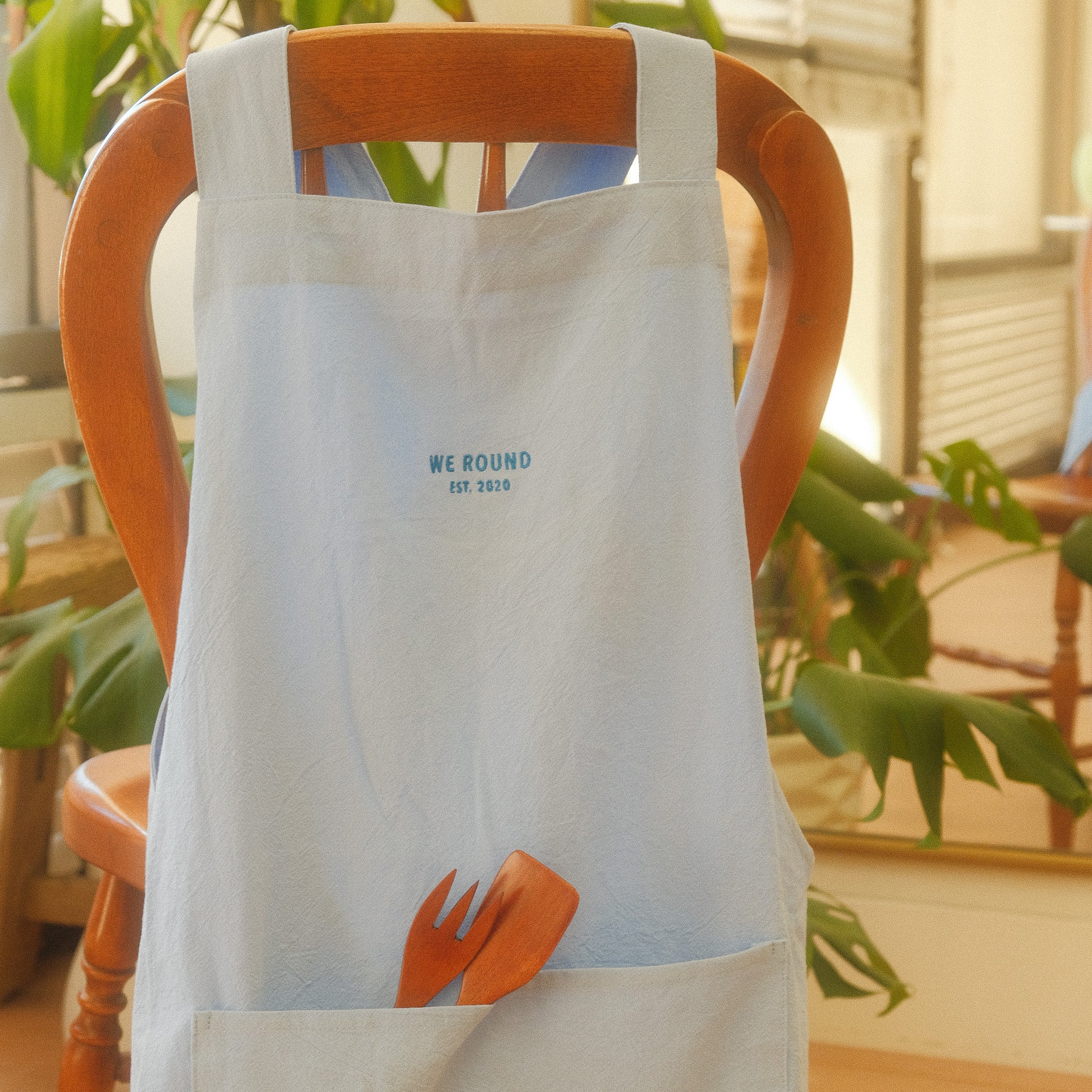 WR Cotton Crossback Apron