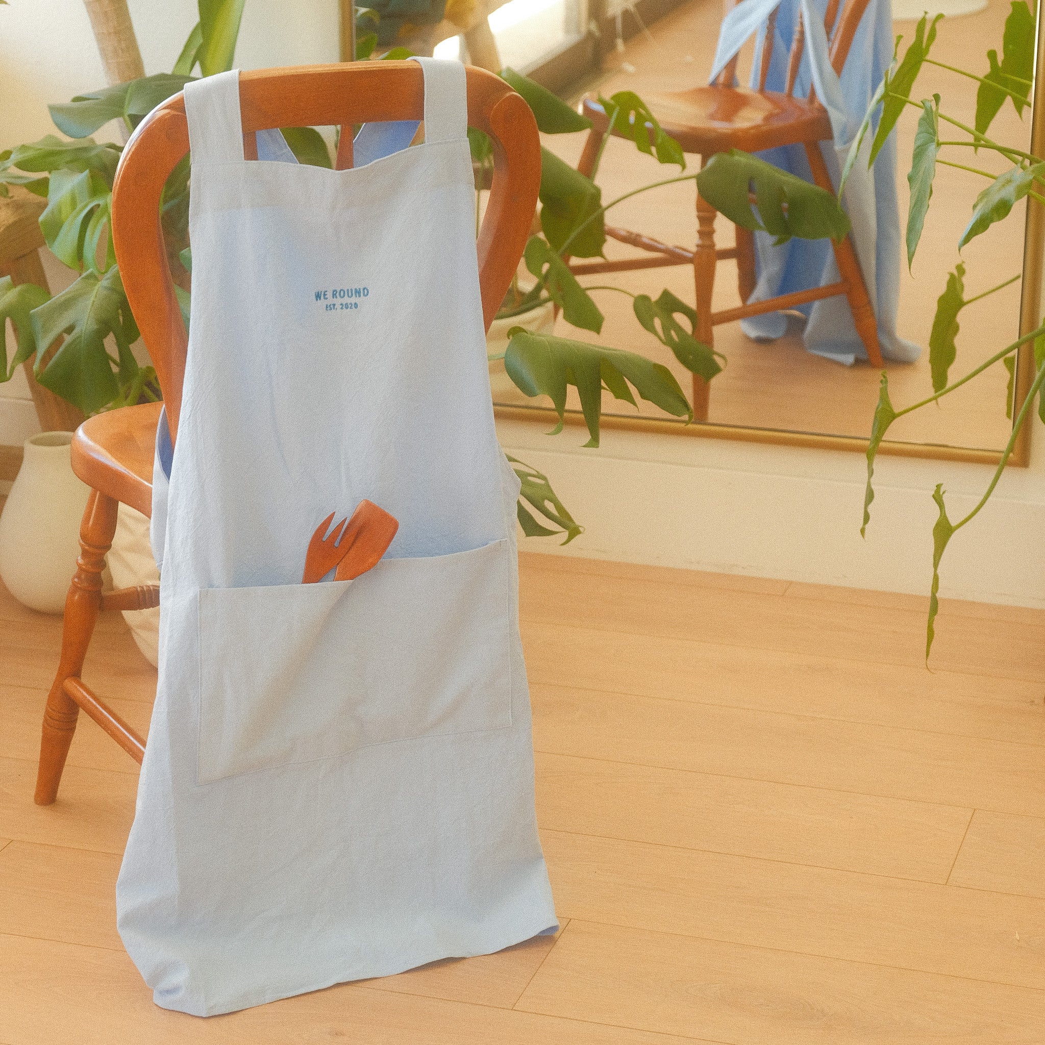 WR Cotton Crossback Apron
