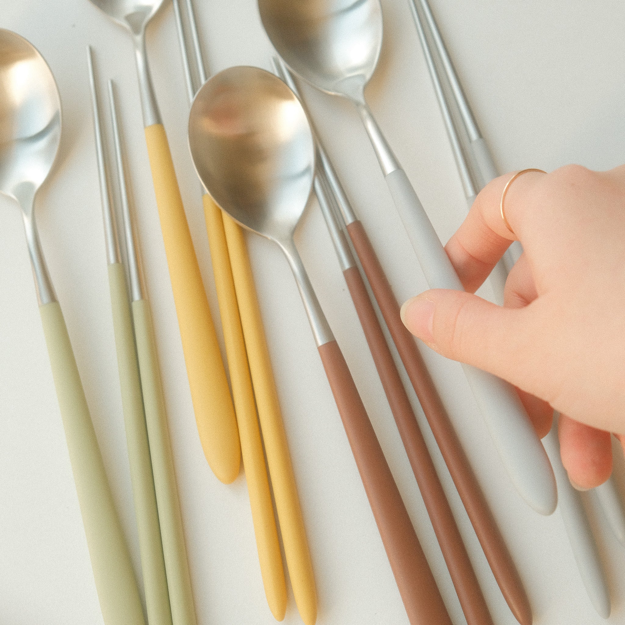 Solid Roma Spoon and Chopsticks Set