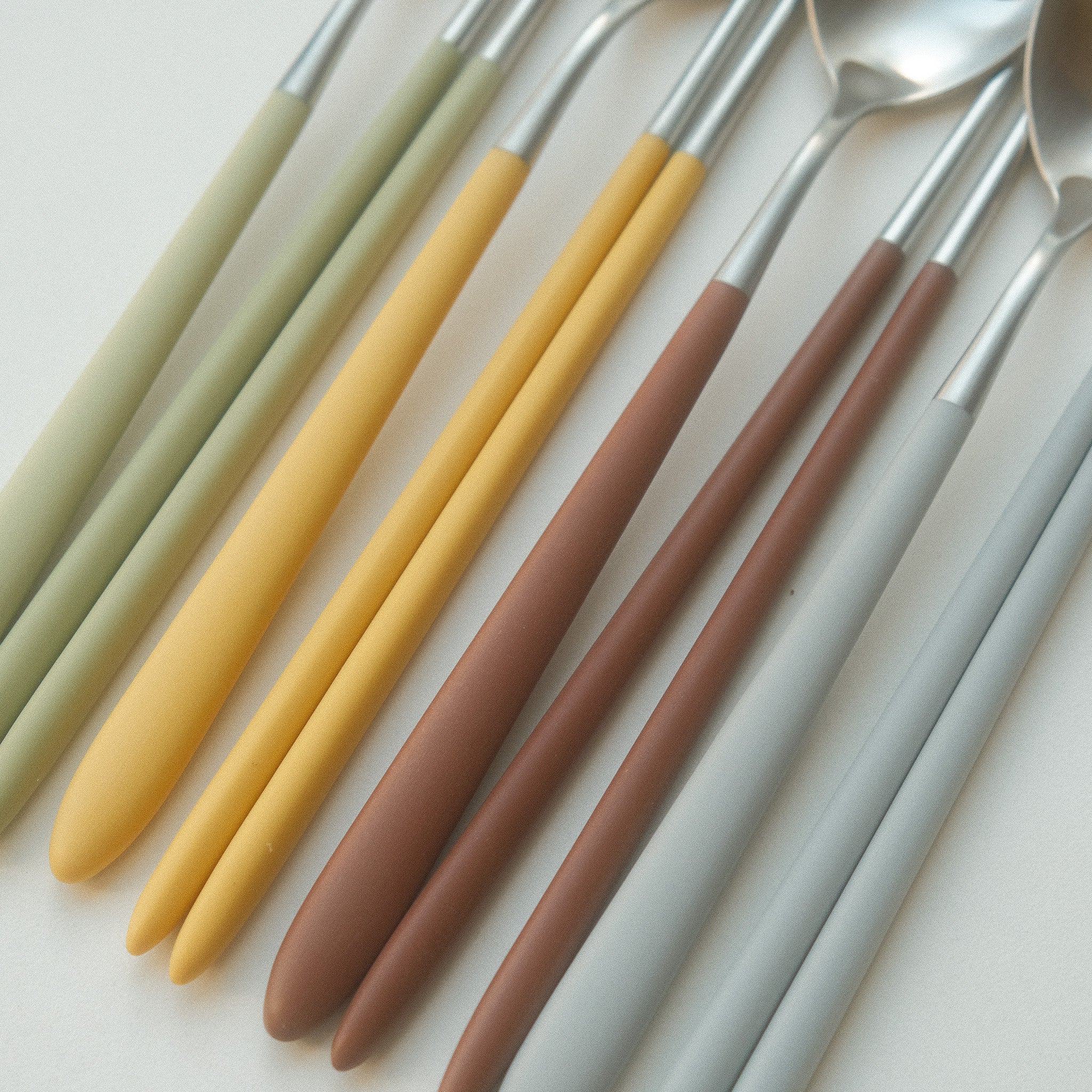 Solid Roma Spoon and Chopsticks Set