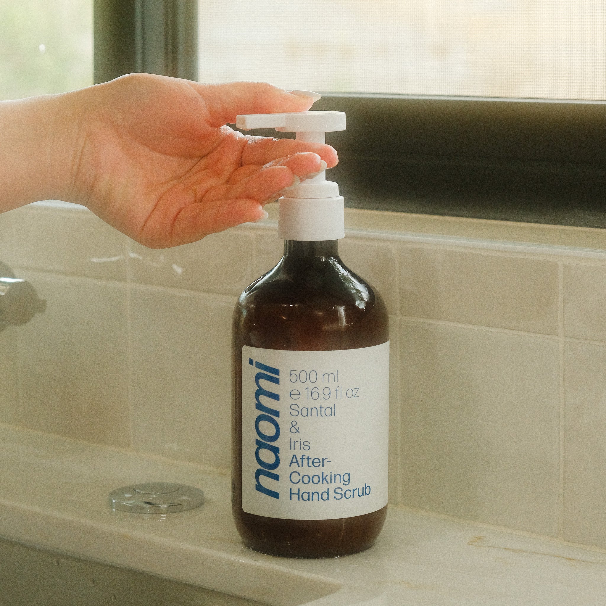After-Cooking Hand Scrub - Santal & Iris