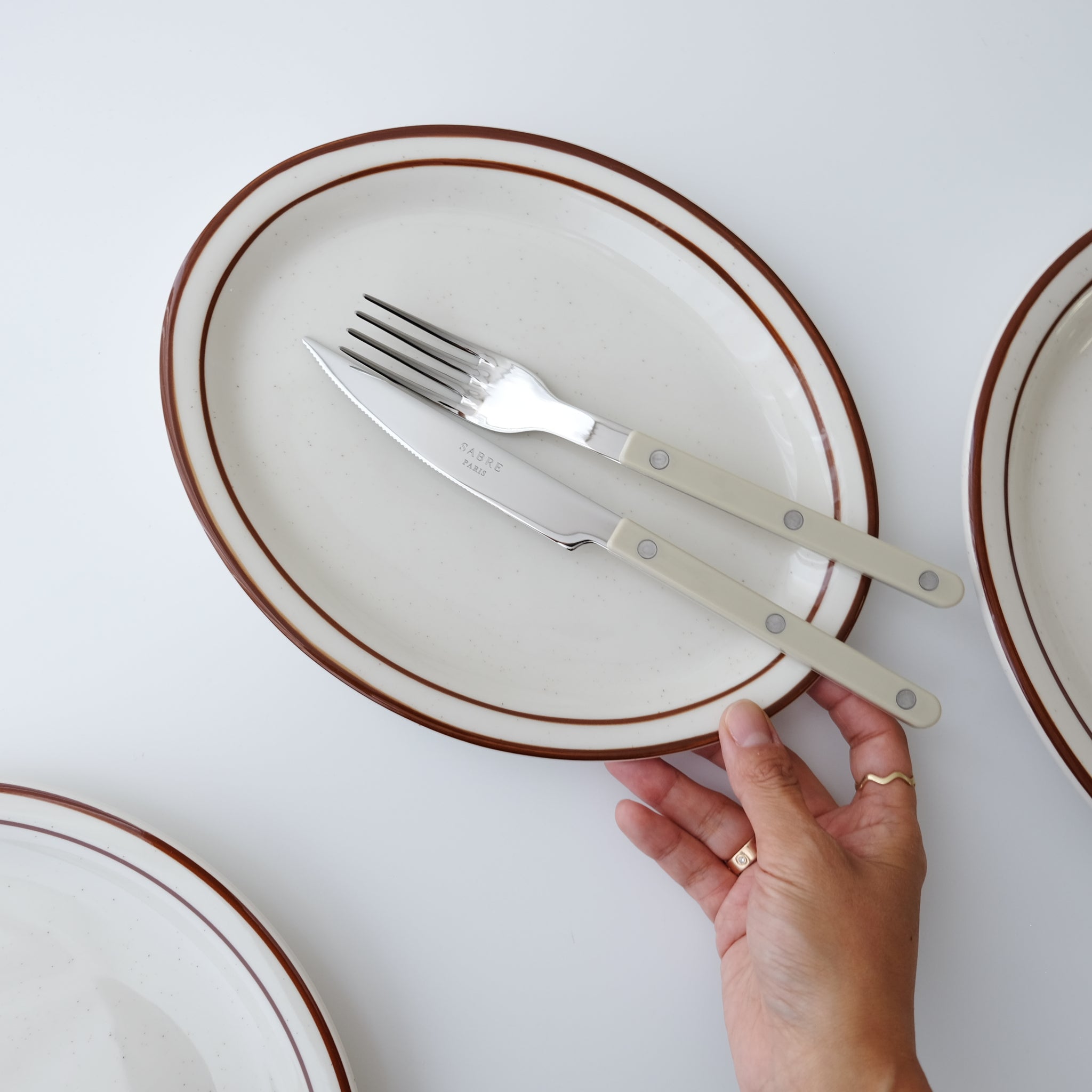TUXTON Bahama Oval Plates Medium